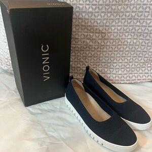 Vionic Women's Navy Flats with White Soles “Skimmer”